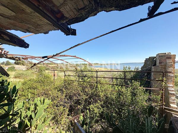 Grande propriété de 1.2 ha à rénover avec vue exceptionnelle sur l'étang, le village pittoresque de Bages et les Pyrénées Narbonne