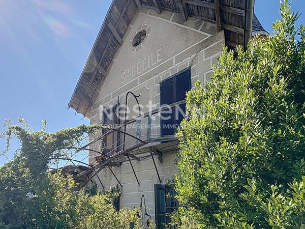 Grande propriété de 1.2 ha à rénover avec vue exceptionnelle sur l'étang, le village pittoresque de Bages et les Pyrénées Narbonne