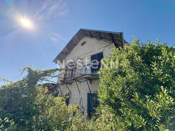 Grande propriété de 1.2 ha à rénover avec vue exceptionnelle sur l'étang, le village pittoresque de Bages et les Pyrénées Narbonne