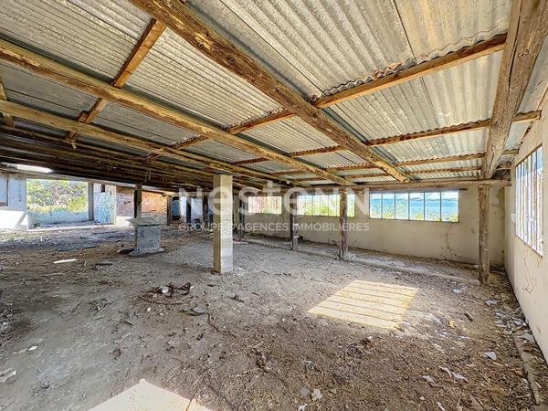 Grande propriété de 1.2 ha à rénover avec vue exceptionnelle sur l'étang, le village pittoresque de Bages et les Pyrénées Narbonne