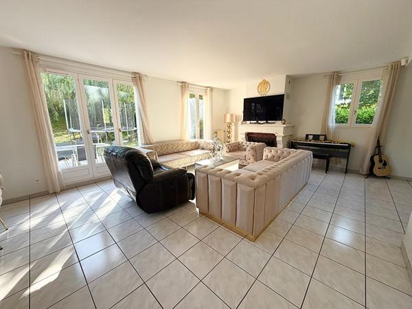 Maison Courdimanche 8 pièce(s) 165.19m2 519 900 € **  - Référence  2314