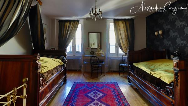 Dourgne centre - Maison de caractère 360 m², 10 chambres avec gîte, proche commerce et groupe scolaire