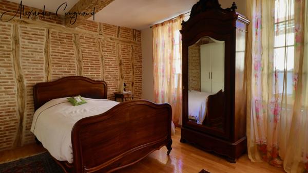 Dourgne centre - Maison de caractère 360 m², 10 chambres avec gîte, proche commerce et groupe scolaire