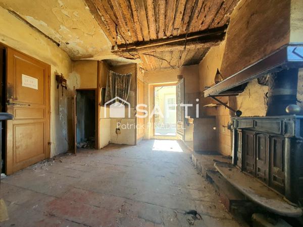 Maison en pierre de 59 m² à Latour-De-France à rénover entièrement