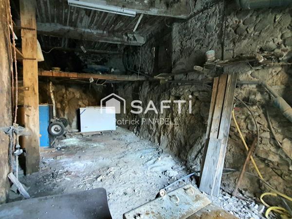 Maison en pierre de 59 m² à Latour-De-France à rénover entièrement