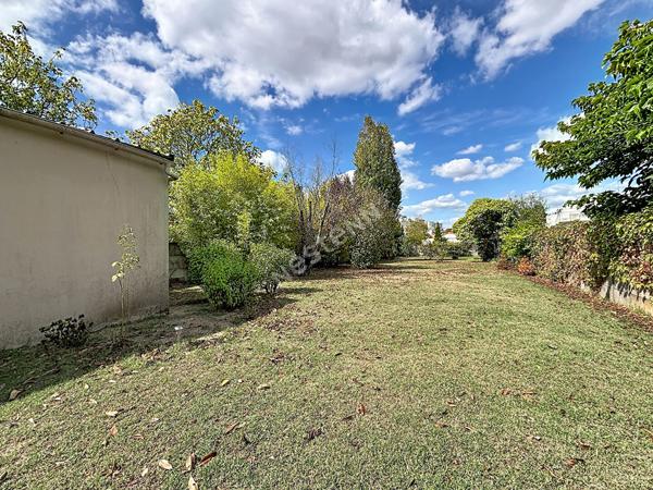 A vendre : Maison familiale de 7 pièces avec un joli jardin et garage- Rezé