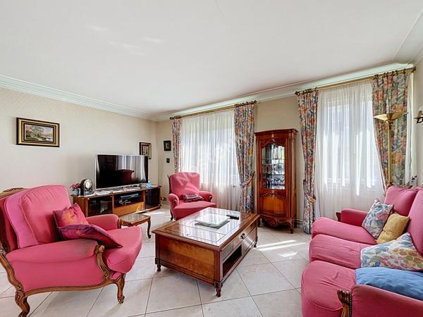 A vendre : Maison familiale de 7 pièces avec un joli jardin et garage- Rezé