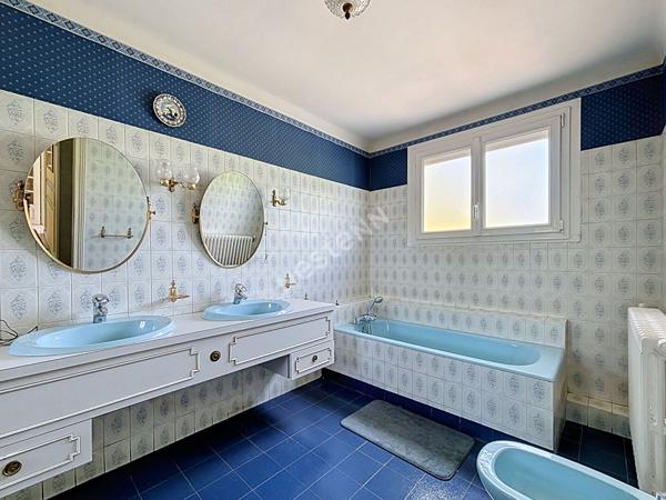 A vendre : Maison familiale de 7 pièces avec un joli jardin et garage- Rezé