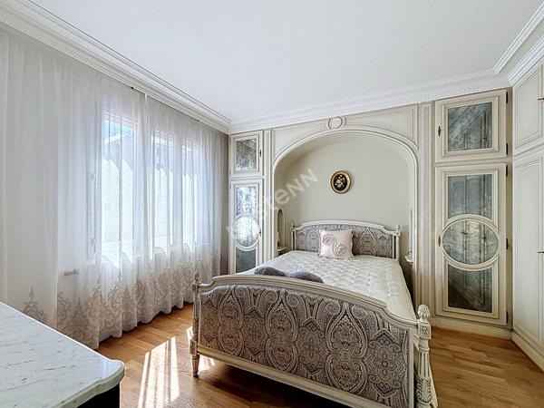A vendre : Maison familiale de 7 pièces avec un joli jardin et garage- Rezé