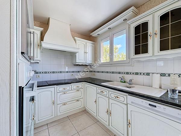 A vendre : Maison familiale de 7 pièces avec un joli jardin et garage- Rezé
