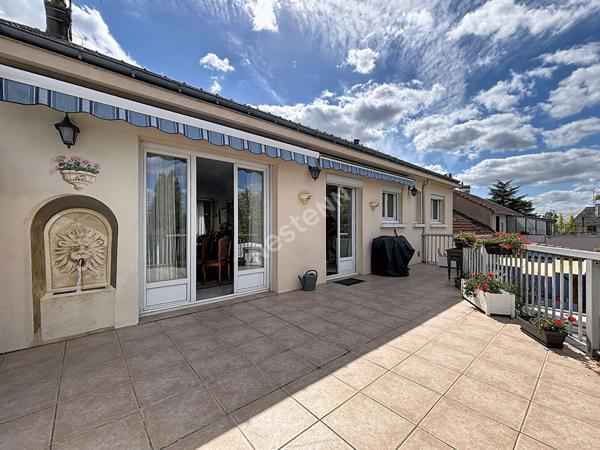 A vendre : Maison familiale de 7 pièces avec un joli jardin et garage- Rezé