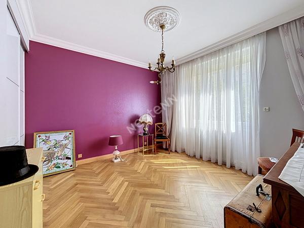 A vendre : Maison familiale de 7 pièces avec un joli jardin et garage- Rezé