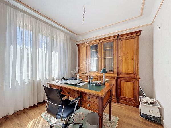 A vendre : Maison familiale de 7 pièces avec un joli jardin et garage- Rezé