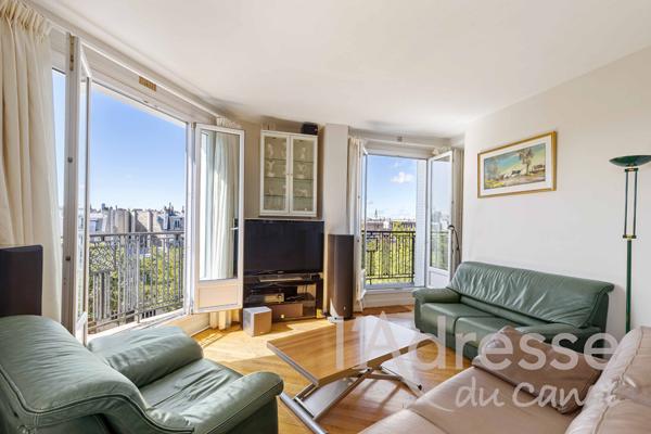 Appartement d'angle en étage élevé avec vue de rêve