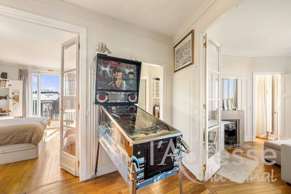 Appartement d'angle en étage élevé avec vue de rêve