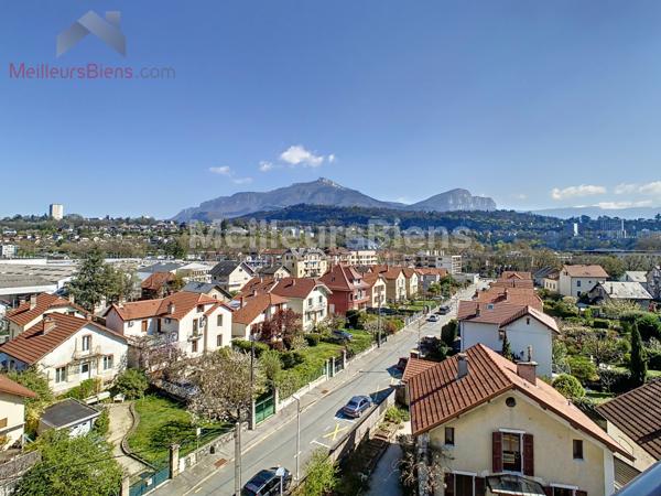 Chambéry Centre ville T3 de 61 m² traversant