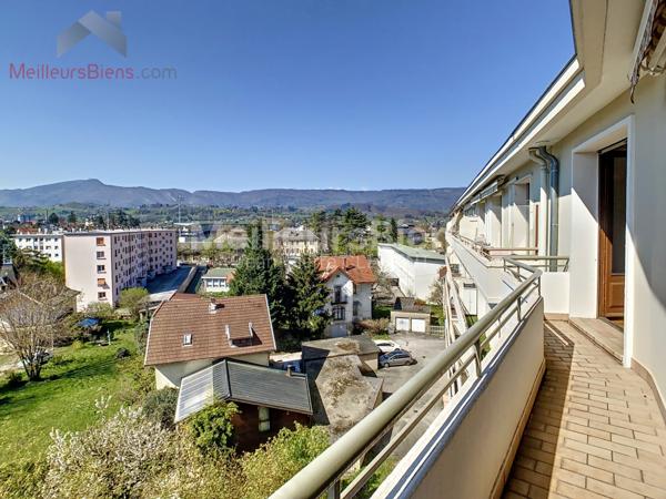 Chambéry Centre ville T3 de 61 m² traversant