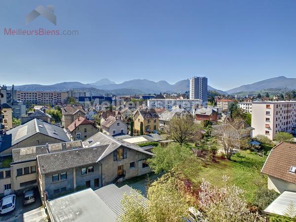 Chambéry Centre ville T3 de 61 m² traversant