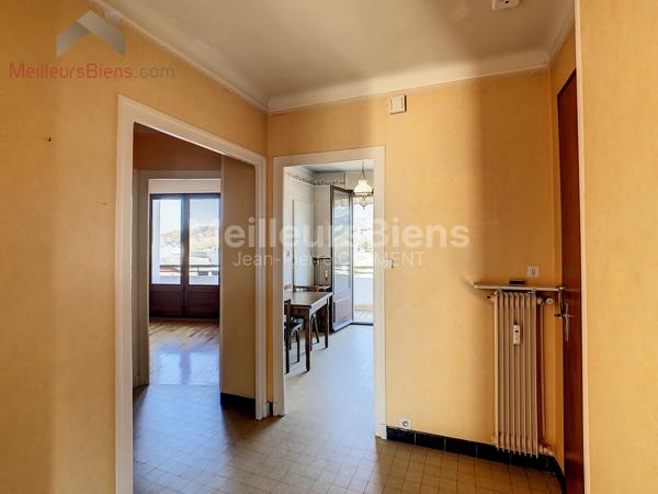Chambéry Centre ville T3 de 61 m² traversant