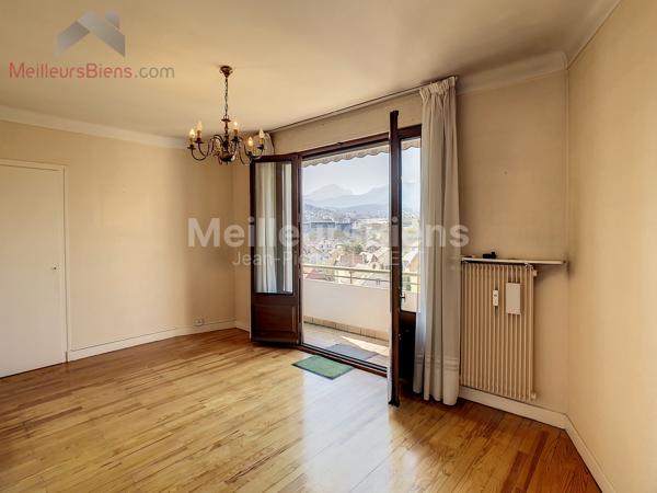 Chambéry Centre ville T3 de 61 m² traversant