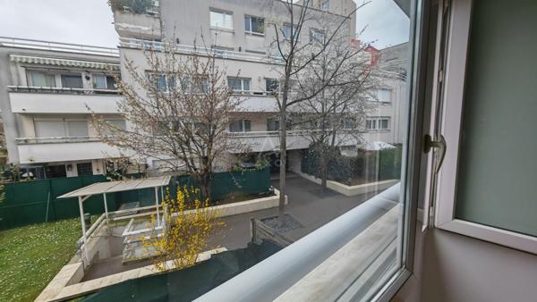 Appartement F5 au 1er étage 4 chambres 2 parkings