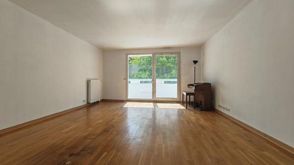 Appartement F5 au 1er étage 4 chambres 2 parkings