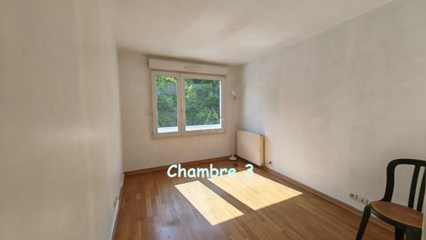 Appartement F5 au 1er étage 4 chambres 2 parkings