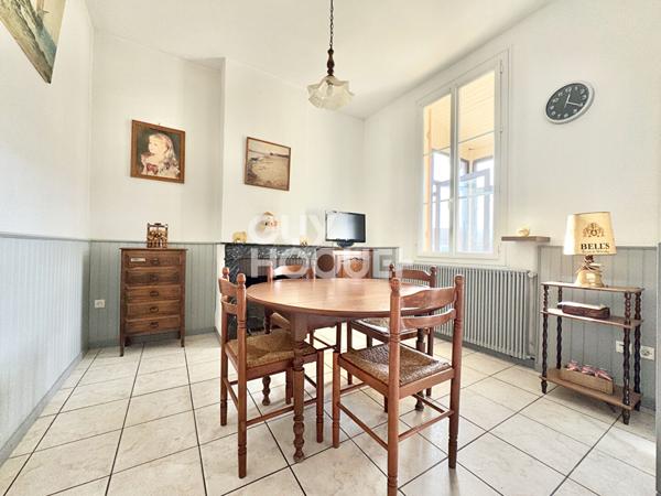 Maison familiale avec du cachet à GROS potentiel au coeur du Teich