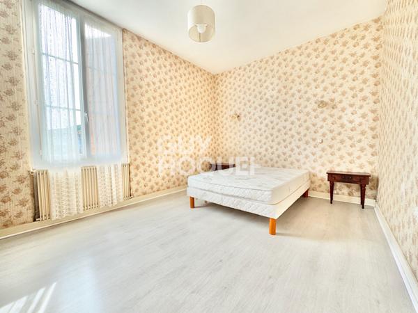 Maison familiale avec du cachet à GROS potentiel au coeur du Teich