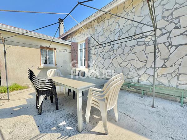 Maison familiale avec du cachet à GROS potentiel au coeur du Teich