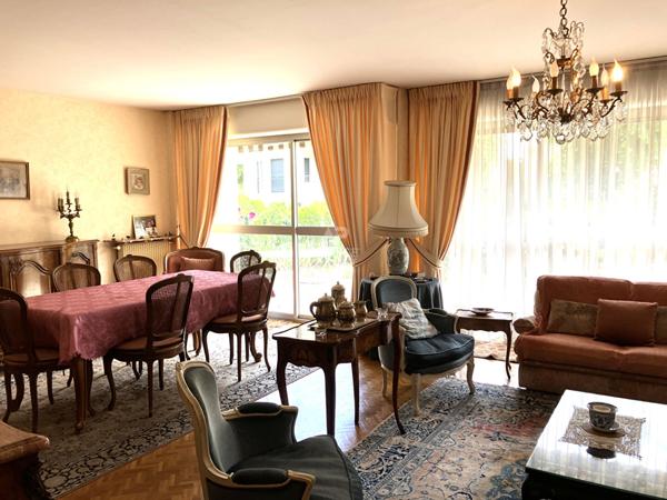 Appartement - Quartier Saint-Nicolas €599 000 ** - Référence 12857