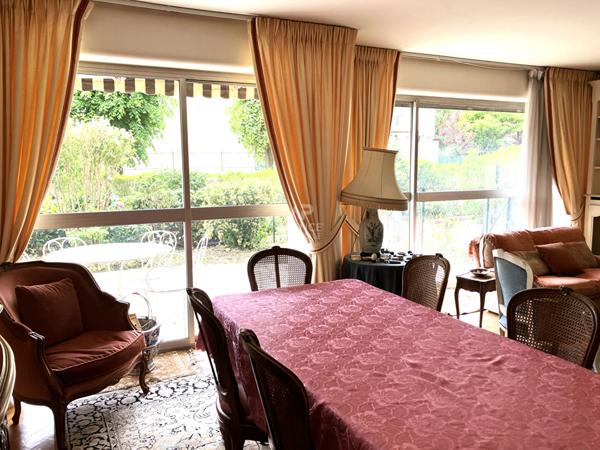 Appartement - Quartier Saint-Nicolas €599 000 ** - Référence 12857