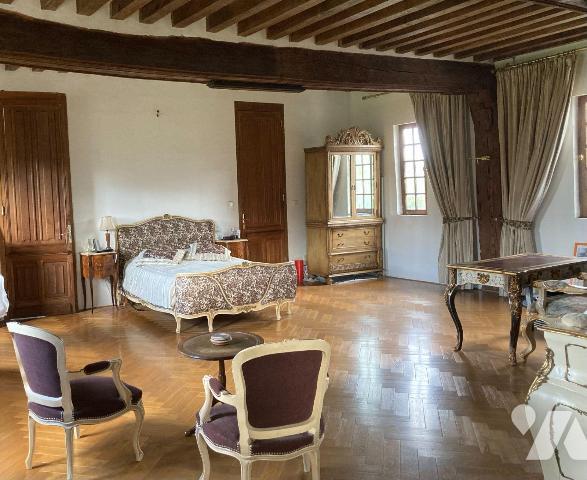 Située à 20 min de Bernay et à 14 min du Neubourg, l'étude vous présentent un Manoir du XVII° s...