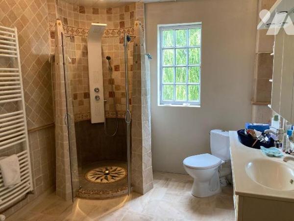 Située à 20 min de Bernay et à 14 min du Neubourg, l'étude vous présentent un Manoir du XVII° s...