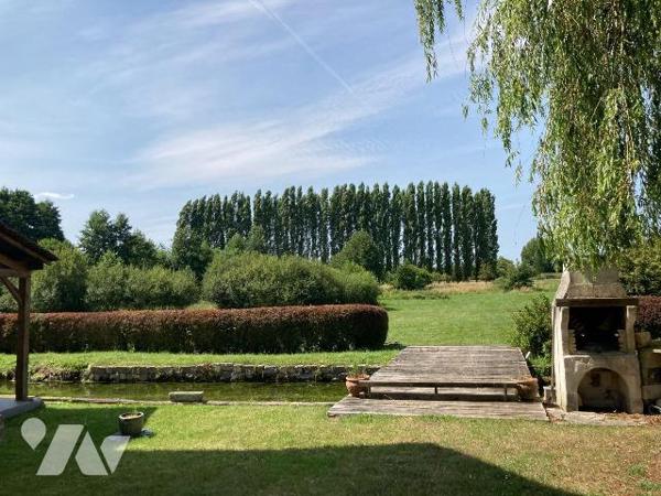 Située à 20 min de Bernay et à 14 min du Neubourg, l'étude vous présentent un Manoir du XVII° s...