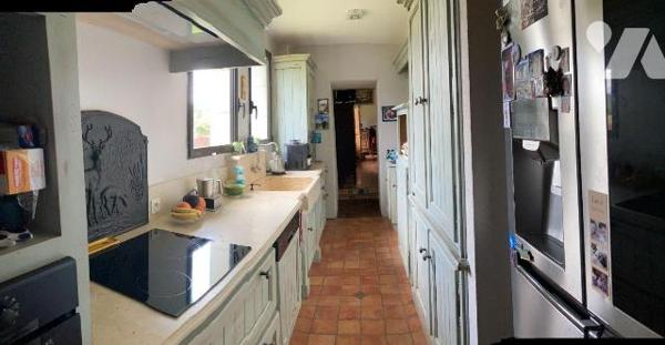 Située à 20 min de Bernay et à 14 min du Neubourg, l'étude vous présentent un Manoir du XVII° s...