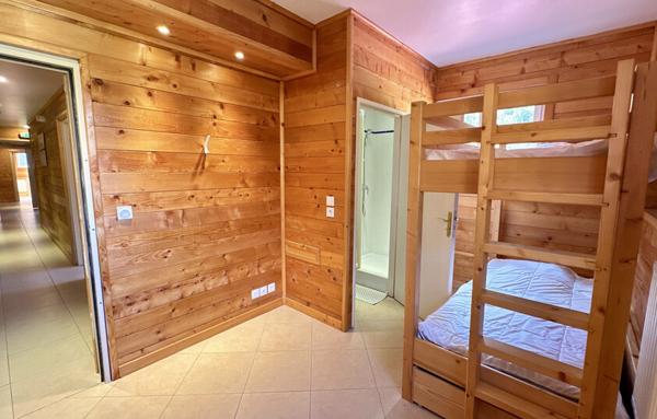 Immeuble de 1 686 m²