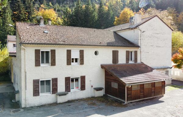 Immeuble de 1 686 m²