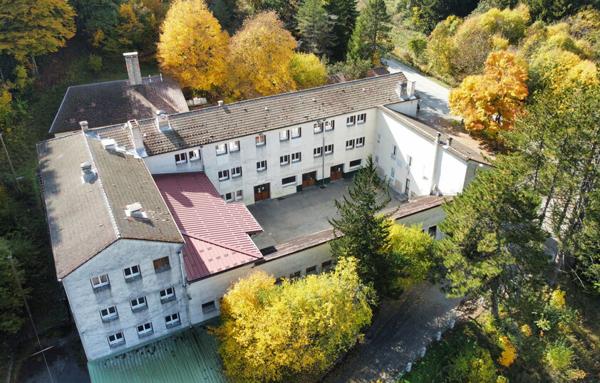 Immeuble de 1 686 m²