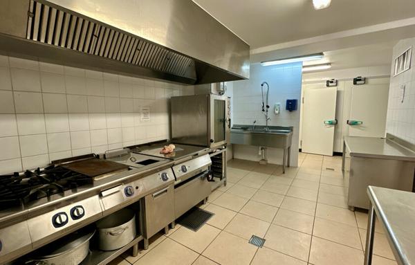 Immeuble de 1 686 m²