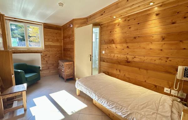 Immeuble de 1 686 m²