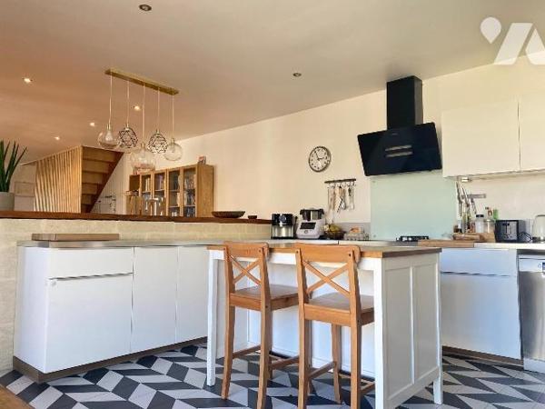 Maison à Vendre à Galgon (33133) en Gironde (33), 10 min de LIBOURNE, sur 920 m² de terrain ave...