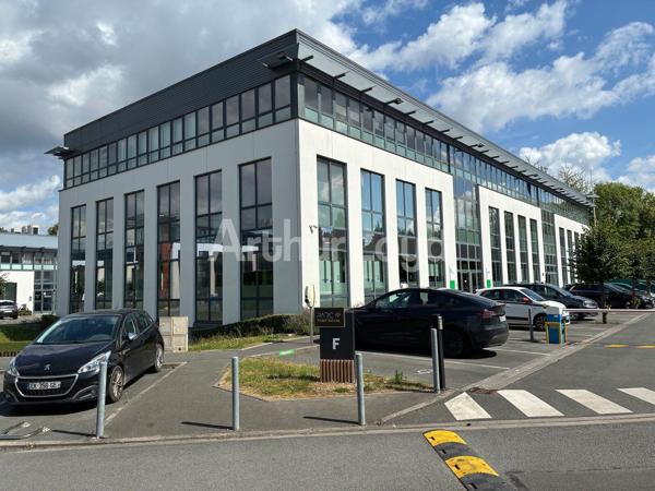 Bureaux en location à Lambersart 690 m² avec 33 parkings extérieurs