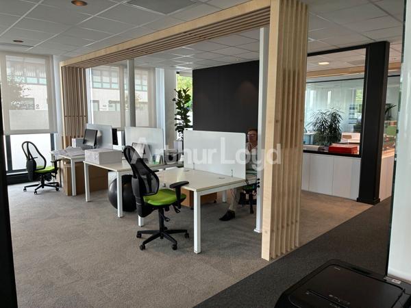 Bureaux en location à Lambersart 690 m² avec 33 parkings extérieurs