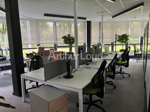 Bureaux en location à Lambersart 690 m² avec 33 parkings extérieurs