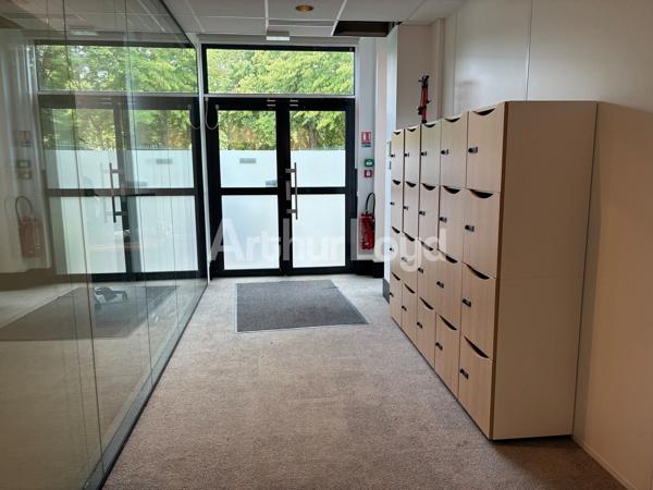 Bureaux en location à Lambersart 690 m² avec 33 parkings extérieurs