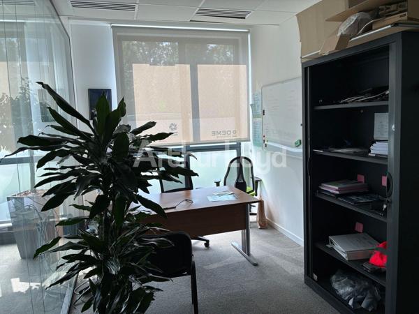 Bureaux en location à Lambersart 690 m² avec 33 parkings extérieurs