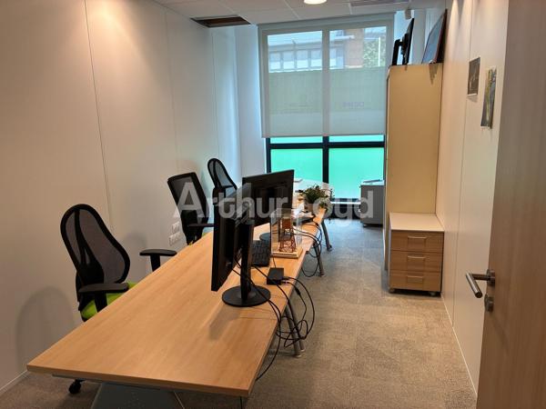 Bureaux en location à Lambersart 690 m² avec 33 parkings extérieurs