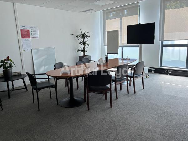 Bureaux en location à Lambersart 690 m² avec 33 parkings extérieurs