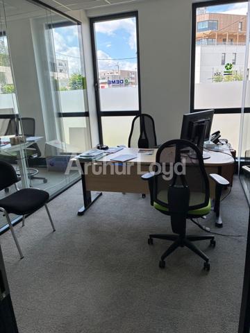 Bureaux en location à Lambersart 690 m² avec 33 parkings extérieurs